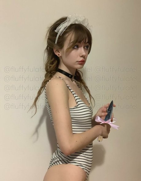 fluffyfulafel erotic model image