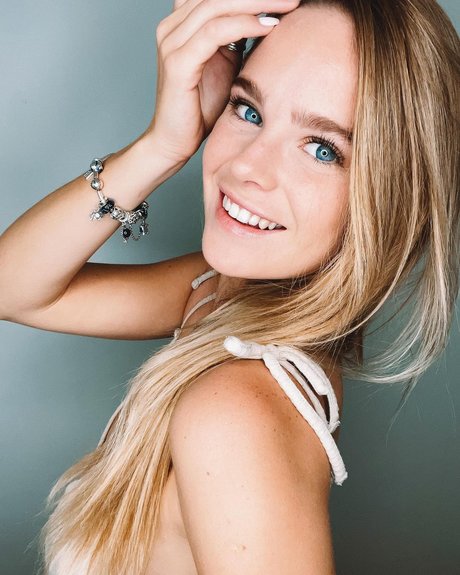 Inna Moll sexy actress archive