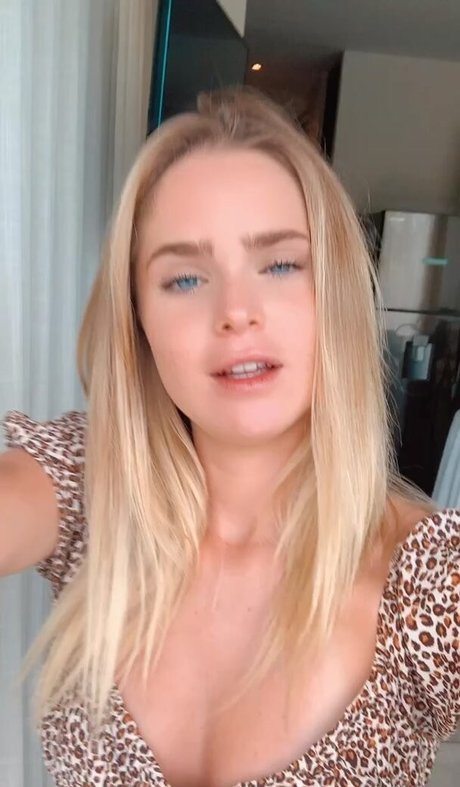 Inna Moll nude model archive