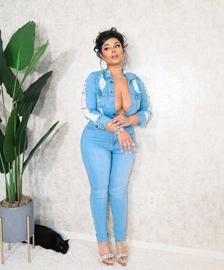 Passion Jonesz xxx pornstar pic