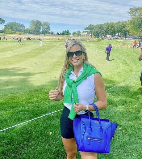 nikkichicago model art galleries