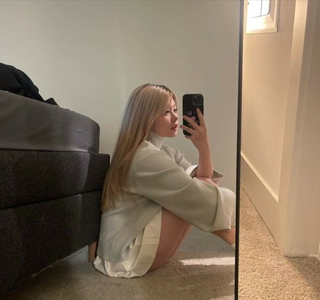 Julia Nakamura hot model photos