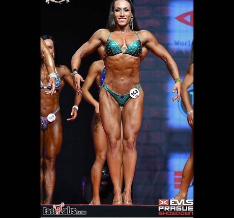 Reni Gendur nude star img