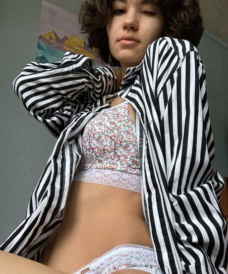 adorable dina sexy model image