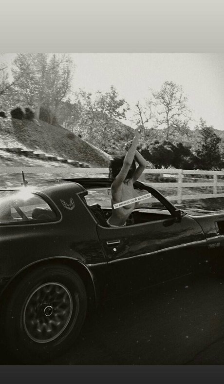 Miratwitch model nudes pictures