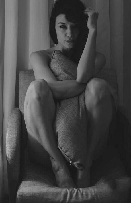 Asra Tin erotic model pic