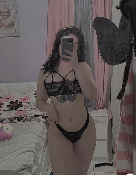 Genesis Cruz pretty star image