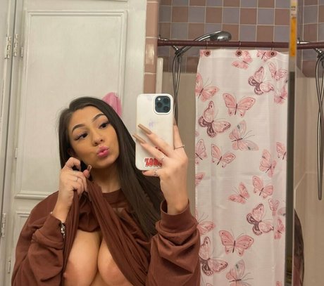 Whorechata nude star picture