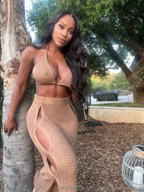 Angela Henderson star beautiful pictures