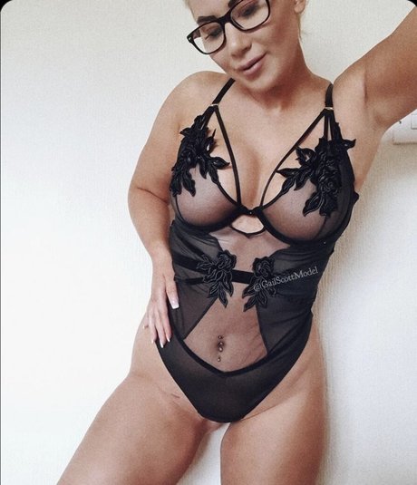 Gail Scott naked model images