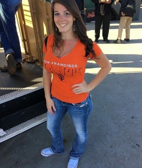 Tittyqueen77 pornographic actress images