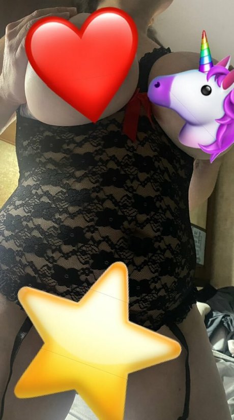 Tittyqueen77 pretty model pic