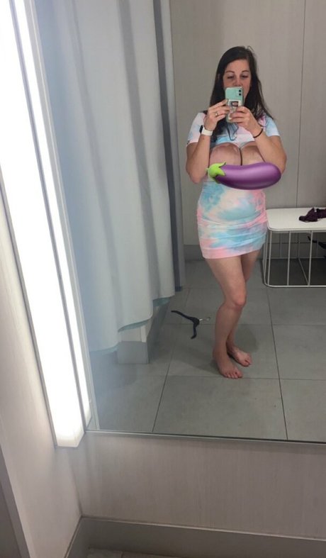 Tittyqueen77 model high quality pictures