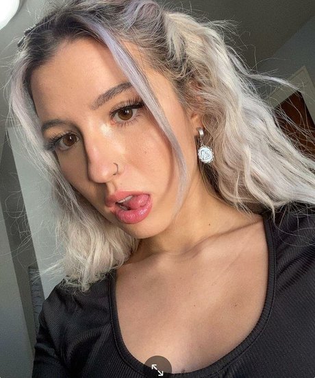 Rubie model nude pics