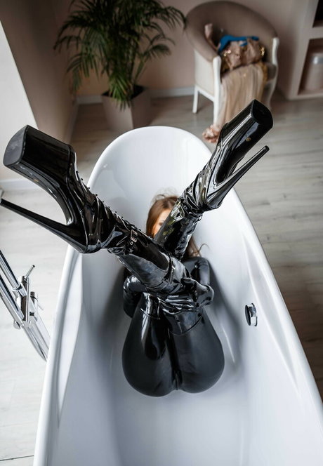 Vuranja model adult pictures