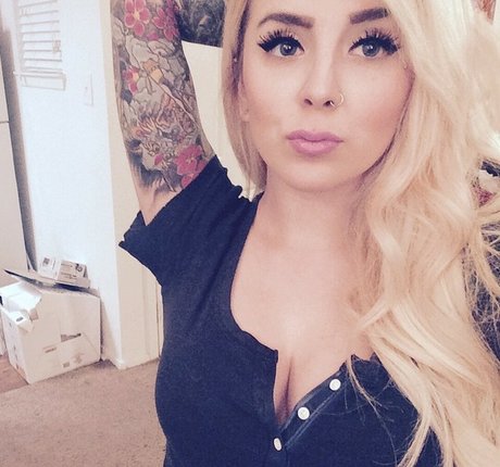 SJ Valenz pornstar sex photo