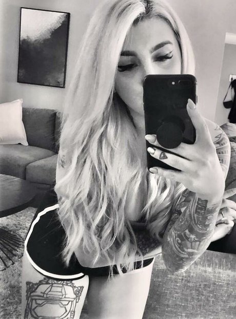 SJ Valenz model erotic photo