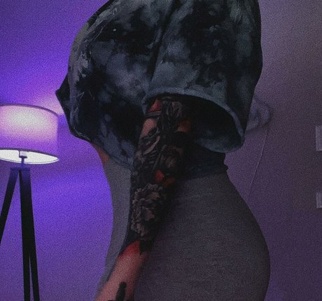 SJ Valenz pretty pornstar picture