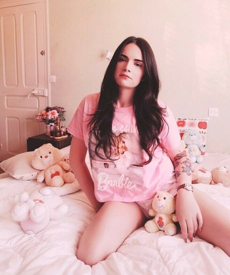 Laura Badler pornstar art photos