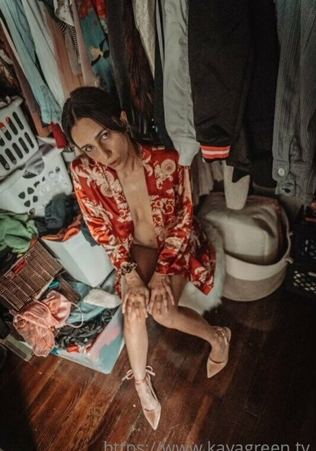 Kaya Eden Green model pretty photo