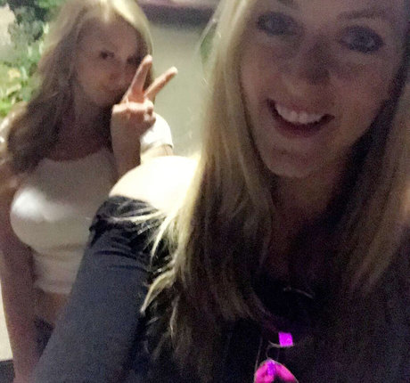 Yillian porn actress gallery