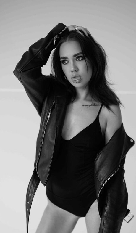 Madeleyn Kurg pretty model archive