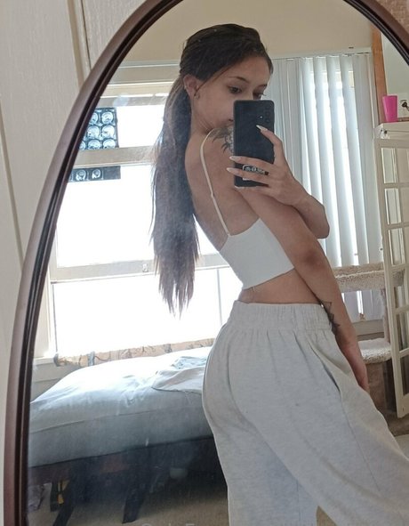 yourlittlemiaof model hd pictures