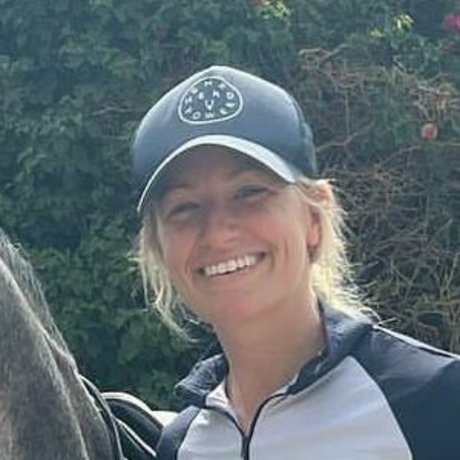 Beth Behrs star beautiful pics