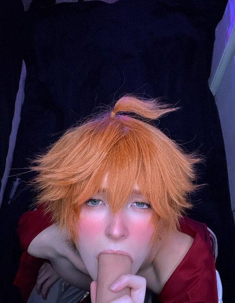 Naruxtoes model pretty photo