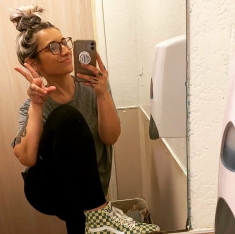 emilyrenee94 naked actress gallery