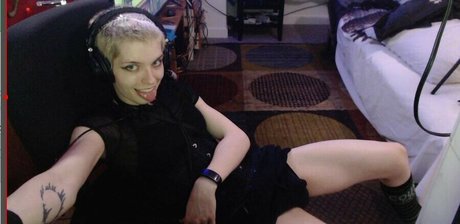 warmfreshpaint sex model img