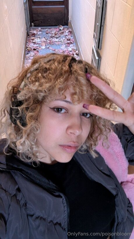 poisonbloom top pornstar picture