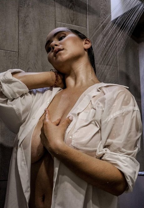 Lorraine Rase erotic model image