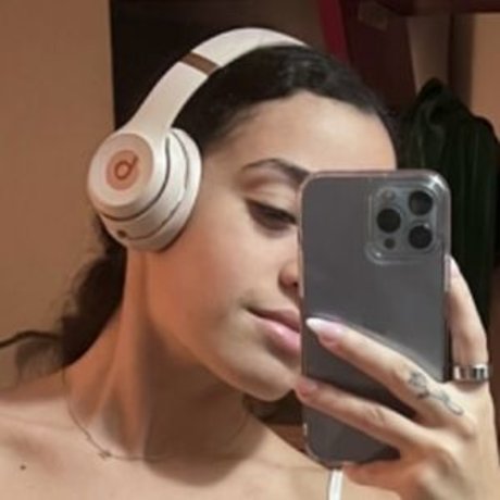 L patron24 model beautiful img