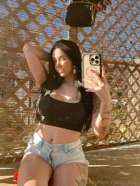 juliiajx nude pornstar image