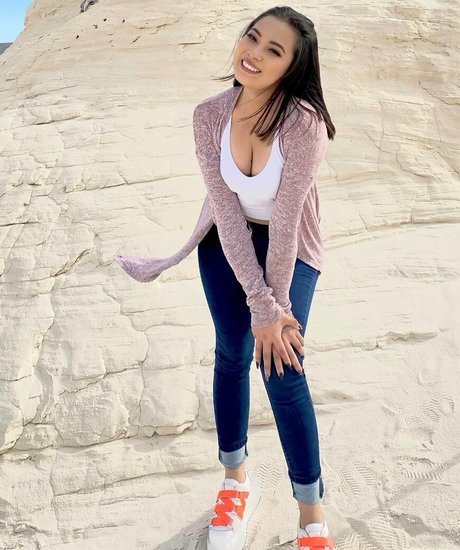 magabyof sexy star photos