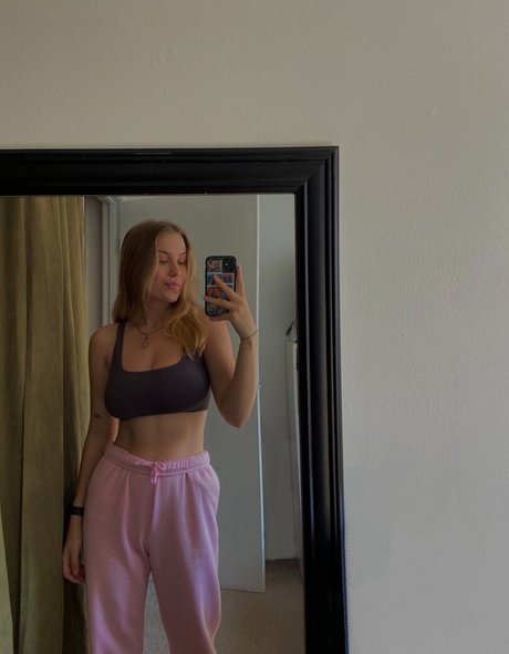 Madisun Sullivan high quality actress photo