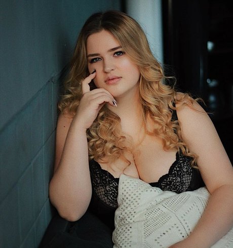 Julia Chegodar pretty pornstar img