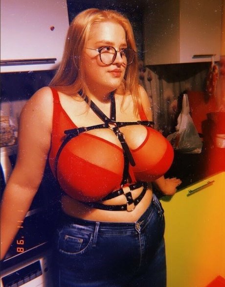 Julia Chegodar sexy actress pic