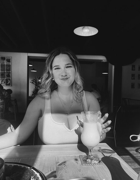 Paige F xxx actress image