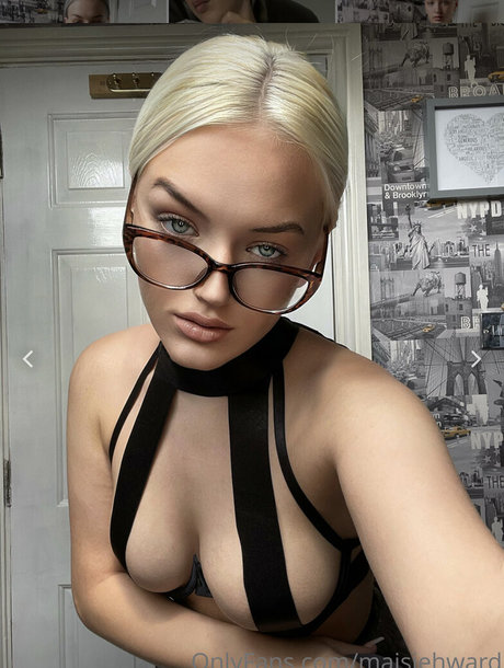 Ursexyblonde nice model picture