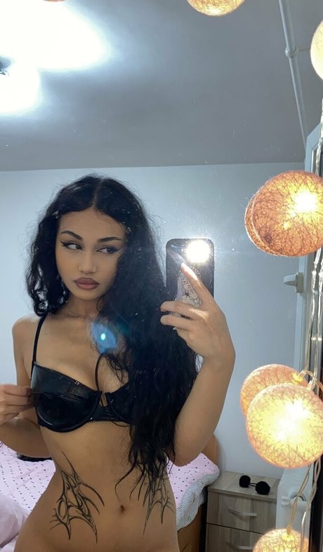 LarissaXmd pornographic star picture