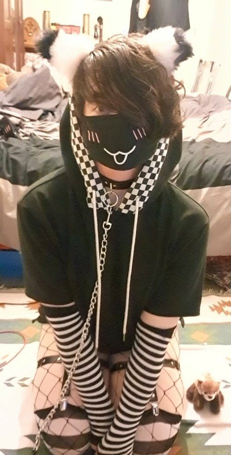 Wah Donka model erotic photos