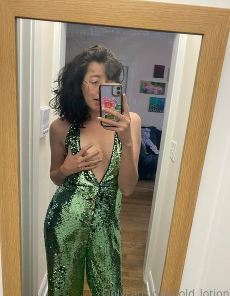 Lotion Wizard naked actress picture