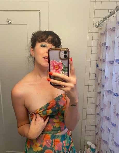 Lotion Wizard model nice photos