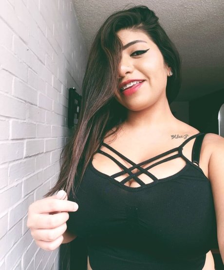 Kimberly Hdeez model sexy pictures