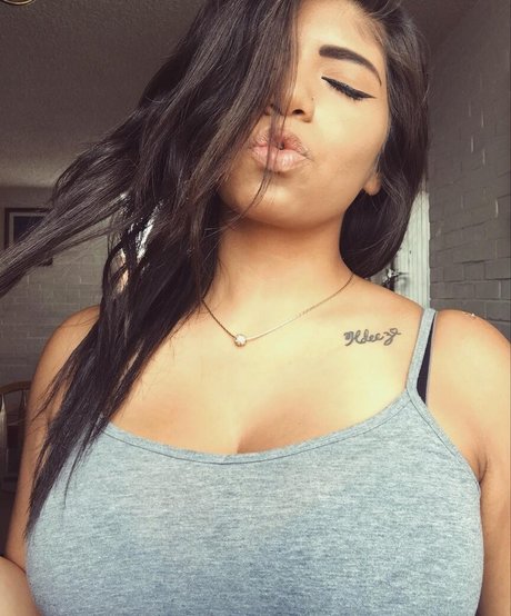 Kimberly Hdeez model adult photo