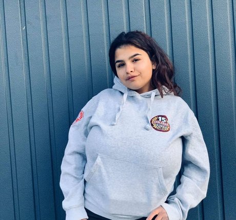 Melannia model adult pictures