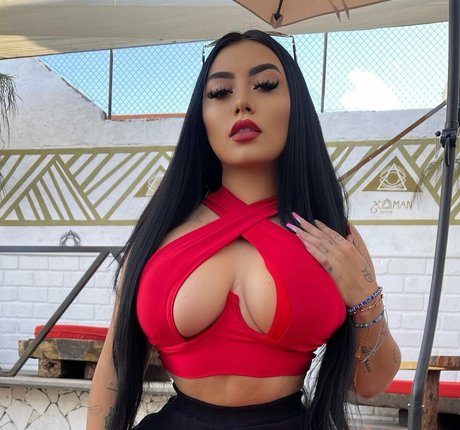 Michbaezoficial model nude image