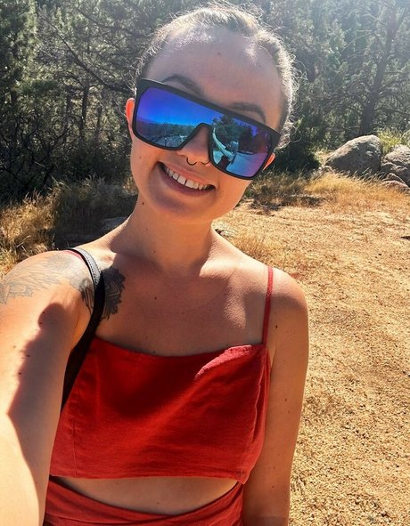 Xxxkhloekarter pornstar exclusive image